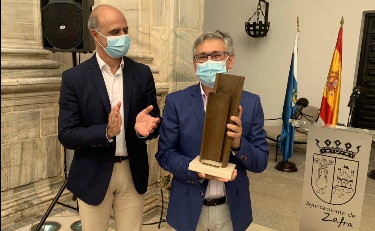Luciano Feria recogió el XV Premio de Narrativa Española Dulce Chacón por 'El lugar de la cita'